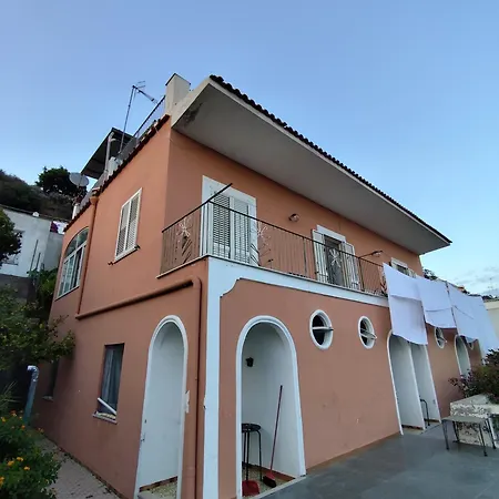 Casa Pesce بيت ضيافة *